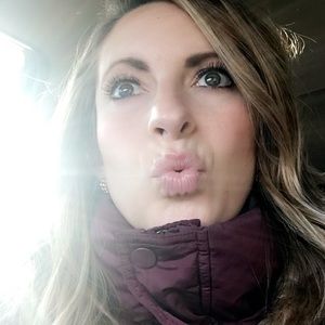 Meet your Posher, Courtnet